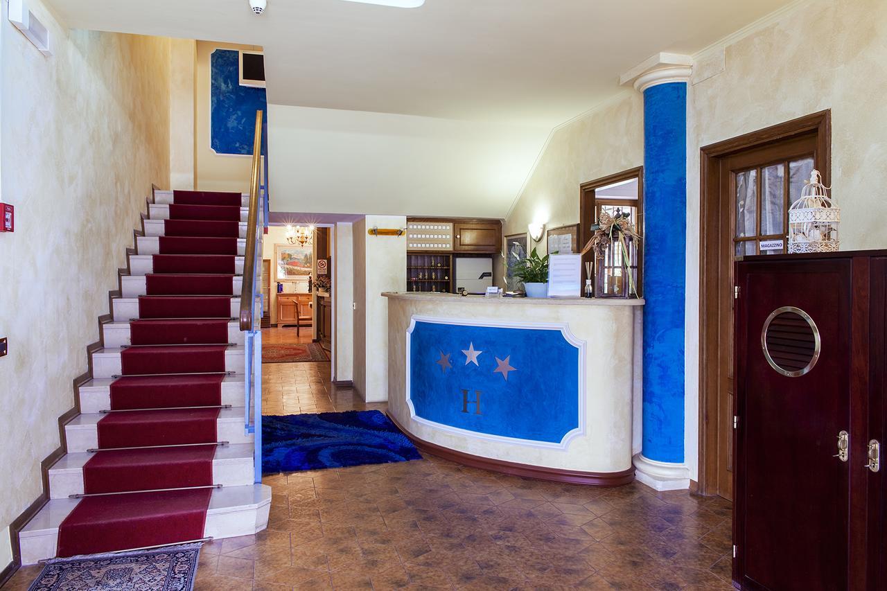 Hotel La Palma リド・ディ・カマイオーレ エクステリア 写真