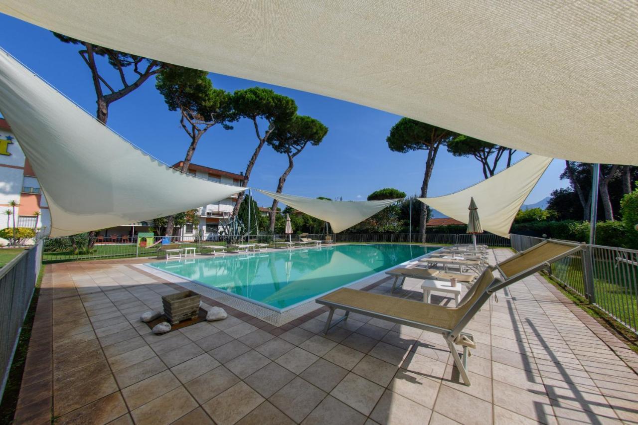 Hotel La Palma リド・ディ・カマイオーレ エクステリア 写真
