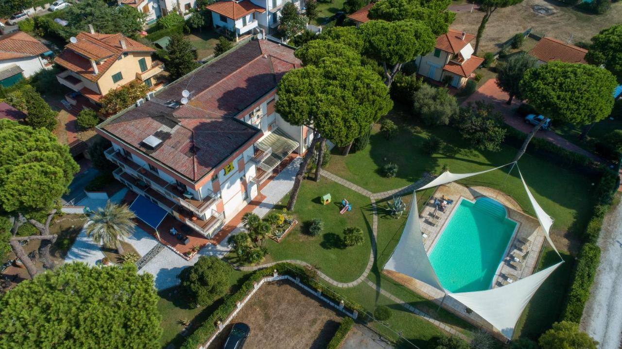 Hotel La Palma リド・ディ・カマイオーレ エクステリア 写真