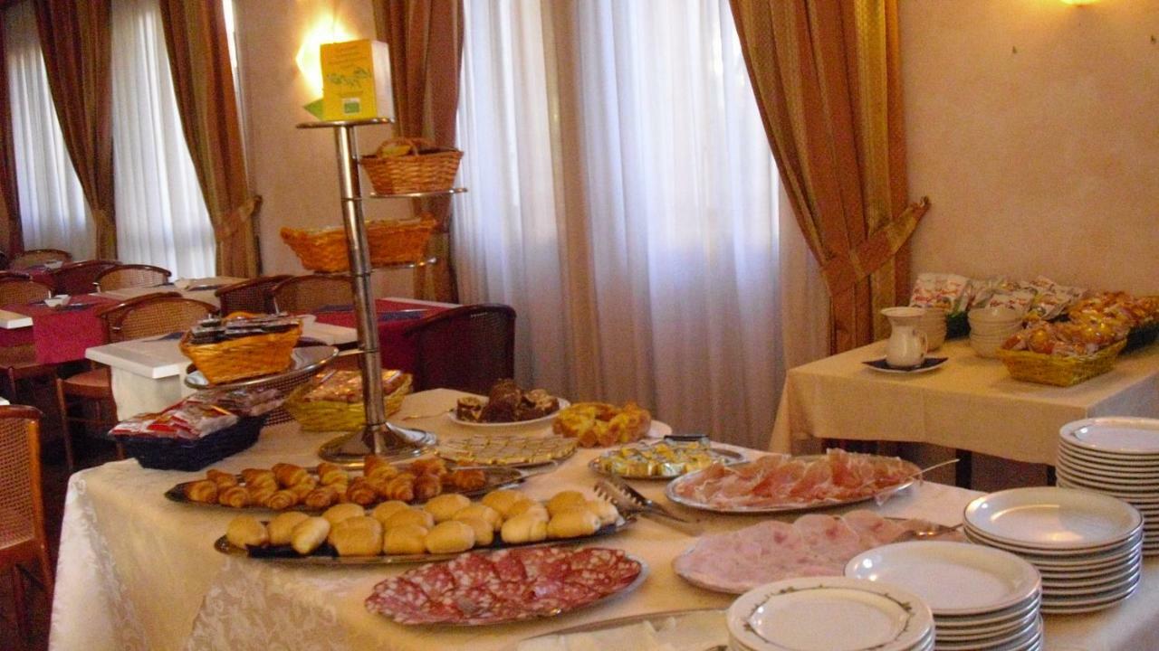 Hotel La Palma リド・ディ・カマイオーレ エクステリア 写真